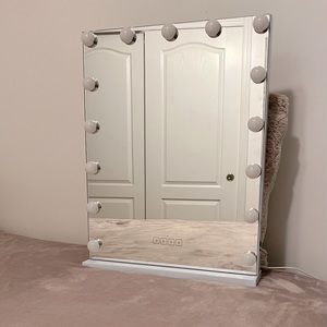 ❌SOLD❌ Hollywood Mirror Vanity